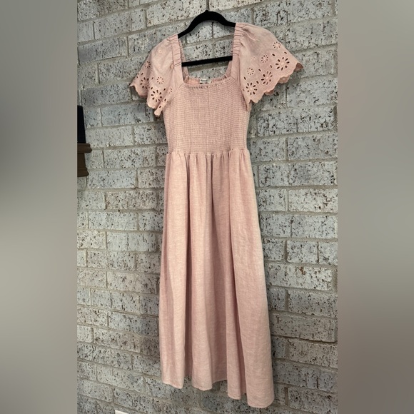 Madewell Linen-Blend Eyelet-Sleeve Lucie
Smocked Midi Dress - Picture 7 of 11